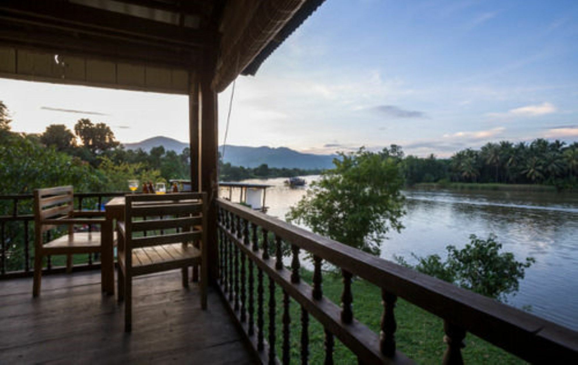 จำปา ลอดจ์ Villa กำปอต ภายนอก รูปภาพ